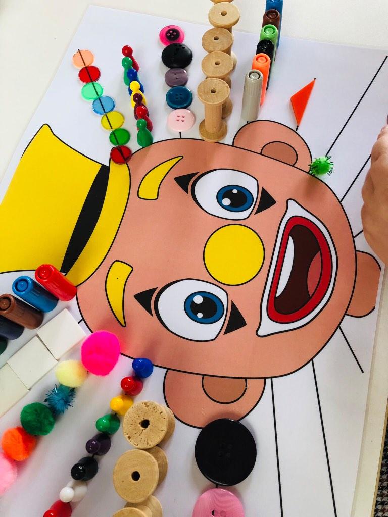 Cheveux de clown fou